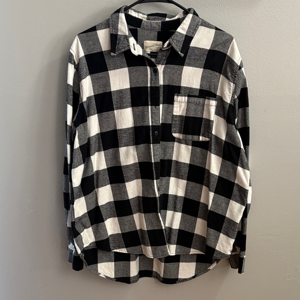 Universal Thread Black and White Plaid Men's Shirt